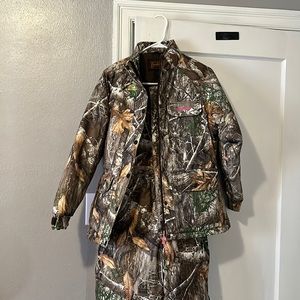 Gamehide women’s hunting set size small, winter coat, and snow pants. NWOT